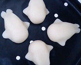 A picture of step 5 of Wagashi Shaped Like Shirotan the Seal.