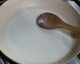 A picture of step 2 of White sauce macaroni.