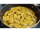 A picture of step 3 of Masala Namkeen shakarpara.