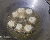 A picture of step 2 of Urad Dal Vada with Tomatoes Chutney.