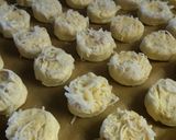 Élesztő nélküli túrós pogácsa recept fázis 2 fotója