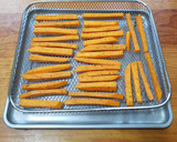 Foto del paso 3 de la receta: Tiras de camote en freidora de aire