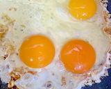 รูปขั้นตอนการทำที่ 1 ของ ไข่โชะเชะ 🍳 / คั่วไข่ v.2 🥚 / Roasted eggs 🥚