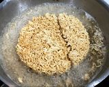 菠菜雞肉鮮菇炒泡麵的食譜步驟2照片