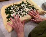 Foto del passaggio 3 della ricetta Tortano vegetariano con pasta madre e olio d'oliva