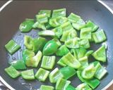 A picture of step 1 of Rich & Creamy Onion Capsicum masala.