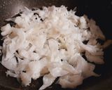 Hình bước làm 1 của món Bánh phở chiên trứng