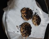 চকোলেট  স্টাফড  চকো  ক্যুকিজ (chocolatr stuffed choco cookies recipe in Bengali) রেসিপির ধাপ 7 ছবি