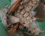 Foto langkah ke 1 dari resep Kepiting Saus Tiram Pedas.
