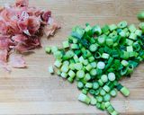 A picture of step 4 of Spring onion and prosciutto flatbread.