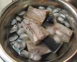 A picture of step 1 of Mackerel Simmered in Sesame seeds and Miso.