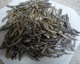 A picture of step 1 of Fragrant Tazukuri - Sweet-savory crunchy tiny sardines.