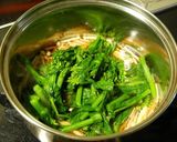 A picture of step 3 of [Farmhouse Recipe] Broccolini and Enoki Mushrooms with Egg.