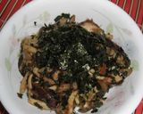 A picture of step 5 of Stir-fried Mushrooms with Nori Seaweed and Bonito Flakes.