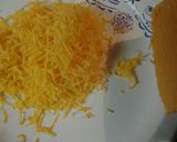 A picture of step 4 of pizza egg omelet.