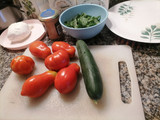 Pomodori ripieni di tonno, mozzarella e dadolata di cetrioli al profumo di basilico