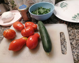 Foto del passaggio 1 della ricetta Pomodori ripieni di tonno, mozzarella e dadolata di cetrioli al profumo di basilico