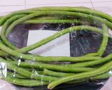 A picture of step 1 of Long bean with onion.
