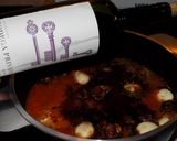 Foto del paso 5 de la receta: Conejo al vino tinto con hongos secos