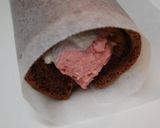 A picture of step 13 of Secret Heart Roll Cake.