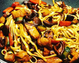 Foto del paso 5 de la receta: Tallarines de arroz al wok con setas shiitake 🍂🍂🍄🍄