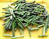 Foto del passaggio 1 della ricetta Spadellata di Salsiccia ed asparagi
