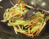 A picture of step 9 of Papaya Champuru (Okinawan Stir-Fry Dish).
