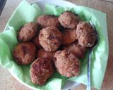 A picture of step 3 of Meatballs, Hungary:).