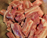 Foto del paso 1 de la receta: Costillas de Puerco en Adobo con Nopales