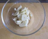 A picture of step 2 of Isis' Pasta Aglio, Olio E Peperoncino.