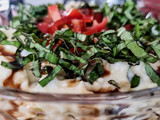 BOWL DE QUESO Crema y Tomate🍅con Reducción de Vinagre Bálsamico y 🌿Albahaca🌿...!