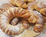 Pas rețetă Cornuri pufoase și delicioase cu gem 3 fotografie