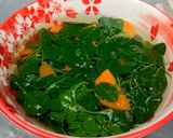 Foto langkah ke 4 dari resep Bening Daun Kelor.