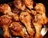 Une image de l'étape 4 de Pilons de poulet glacés au soja.