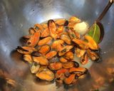 Foto del paso 4 de la receta: Arroz y marisco de Murcia