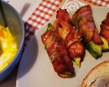 Bacönbe göngyölt avokádó mézes-csilis szószban recept fázis 7 fotója