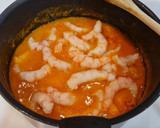 Foto del paso 4 de la receta: Guiso de chipirones con gambas al azafrán