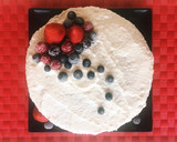 Foto del paso 8 de la receta: Tarta de cumpleaños de coco y frutos rojos fit