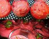 A picture of step 5 of I'm not a good baker,but i serve good dessert : Strawberry Cream Cheese.