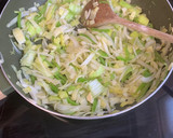 Foto del paso 3 de la receta: Pasta de lenteja roja con verdura y atún