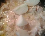 A picture of step 3 of Chicken and onion gravy.