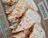 Foto langkah ke 5 dari resep Chicken Quesadilla.