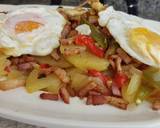 Foto del paso 6 de la receta Patatas a lo pobre con huevos y bacon