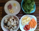 Foto langkah ke 1 dari resep 6. Oseng Putren, jamur kancing, sawi dan wortel.