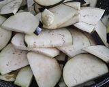 Φωτογραφία βήματος 2 της συνταγής Μοσχάρι κοκκινιστό (καπαμά) με μελιτζάνες και βαρελίσια φέτα στο φούρνο