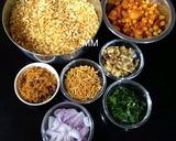 A picture of step 2 of Bhelpuri.
