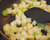 A picture of step 5 of Lightly Salted Stir-Fried Chicken and Cashew Nuts.