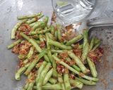 Foto langkah ke 3 dari resep Buncis Bumbu Ebi Pedas.
