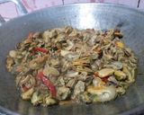 Foto langkah ke 5 dari resep Kerang madura saus tiram.