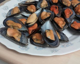 Foto del paso 4 de la receta: Mejillones al vapor con salsa de tomate picantona